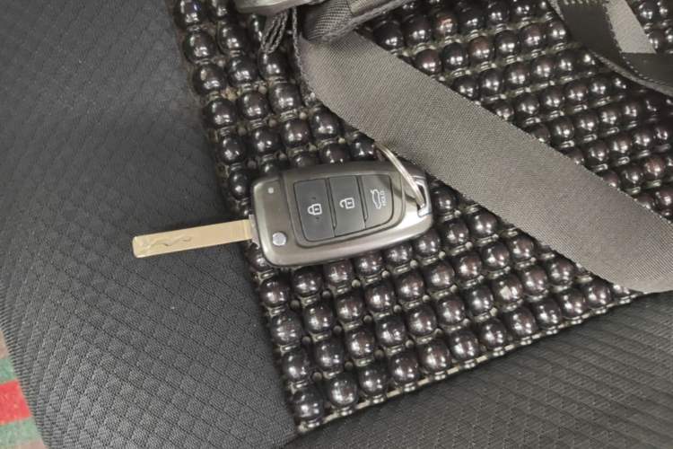 Used Hyundai Verna (new generation) 2020 1.4L CVT GLS Cool Edition Vehicle Key