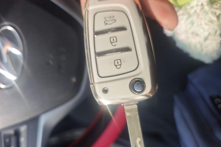 Used Hyundai Verna (new generation) 2020 1.4L CVT GLS Cool Edition Vehicle Key