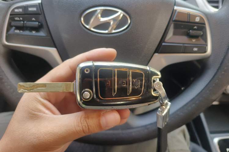 Used Hyundai Verna (new generation) 2020 1.4L CVT GLS Cool Edition Vehicle Key