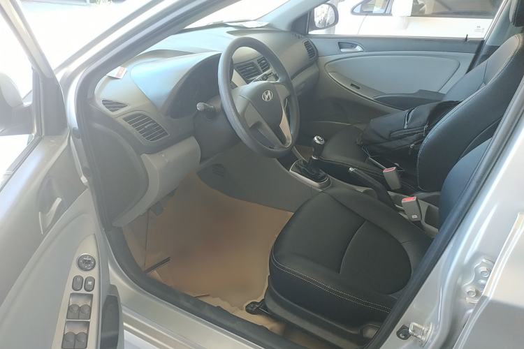 Used Hyundai Verna (older generation) 2014 1.4L Manual Smart GLS Trim Driver Seat