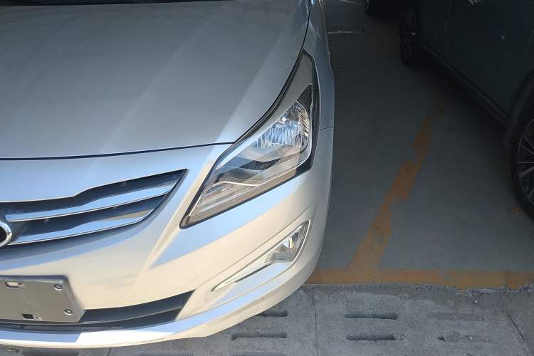 Used Hyundai Verna (older generation) 2014 1.4L Manual Smart GLS Trim Left Front Headlight