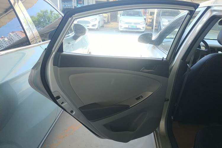 Used Hyundai Verna (older generation) 2014 1.4L Manual Smart GLS Trim Left Rear Door Interior