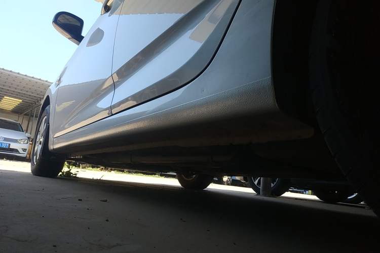 Used Hyundai Verna (older generation) 2014 1.4L Manual Smart GLS Trim Left Side Sill