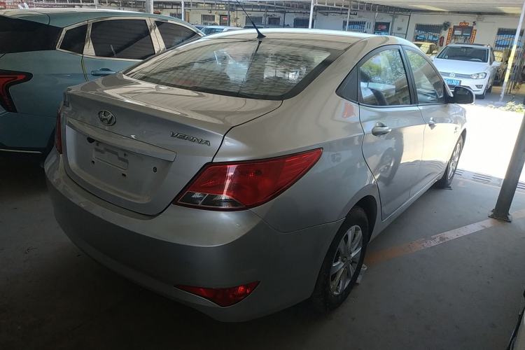 Used Hyundai Verna (older generation) 2014 1.4L Manual Smart GLS Trim Rear Right 45 Deg