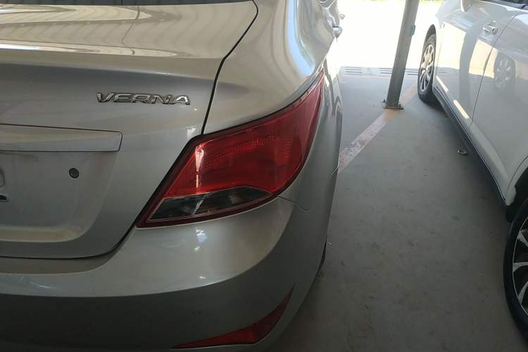 Used Hyundai Verna (older generation) 2014 1.4L Manual Smart GLS Trim Right Rear Taillight