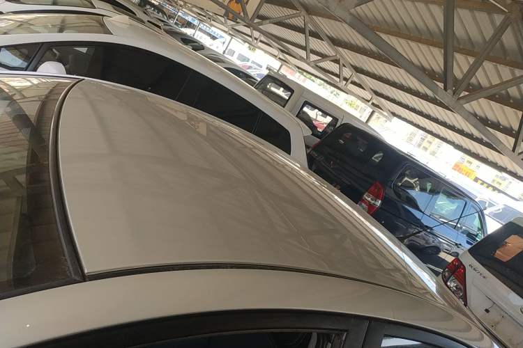 Used Hyundai Verna (older generation) 2014 1.4L Manual Smart GLS Trim Roof