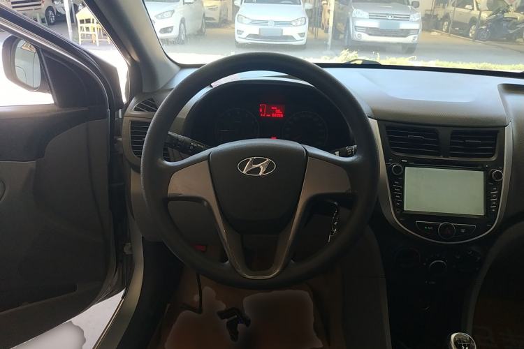 Used Hyundai Verna (older generation) 2014 1.4L Manual Smart GLS Trim Steering Wheel