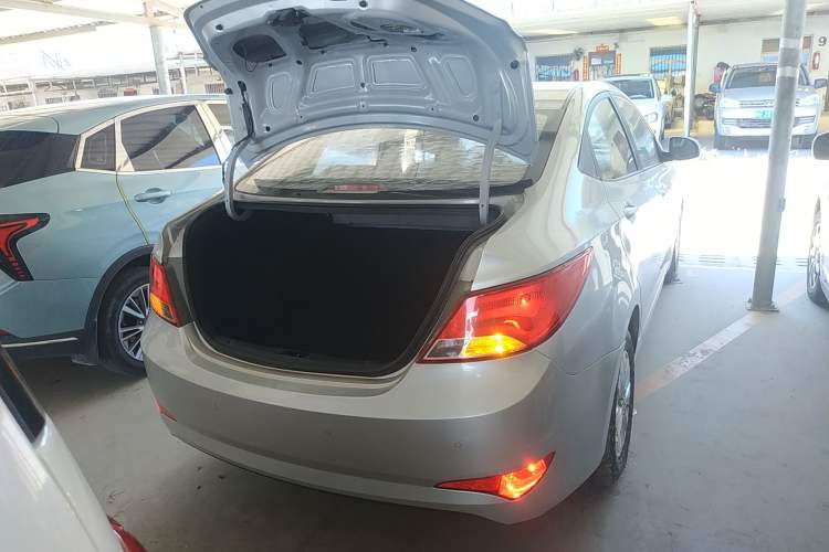 Used Hyundai Verna (older generation) 2014 1.4L Manual Smart GLS Trim Trunk