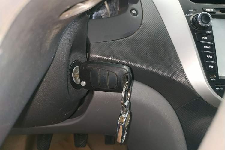 Used Hyundai Verna (older generation) 2014 1.4L Manual Smart GLS Trim Vehicle Key