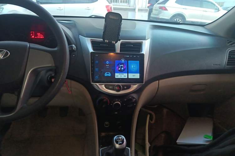 Used Hyundai Verna (older generation) 2014 1.4L Manual Smart GLS Trim Audio And AC Panel