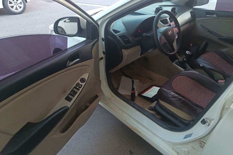 Used Hyundai Verna (older generation) 2014 1.4L Manual Smart GLS Trim Driver Seat