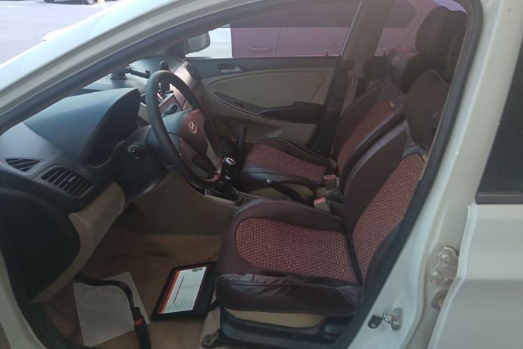Used Hyundai Verna (older generation) 2014 1.4L Manual Smart GLS Trim Left Front Seat