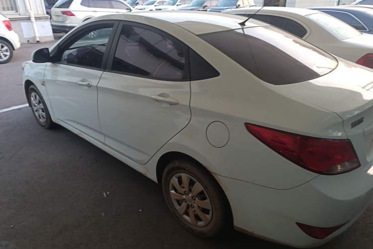 Used Hyundai Verna (older generation) 2014 1.4L Manual Smart GLS Trim Left Side