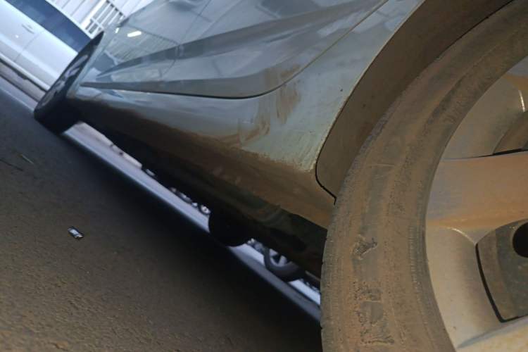 Used Hyundai Verna (older generation) 2014 1.4L Manual Smart GLS Trim Left Side Sill
