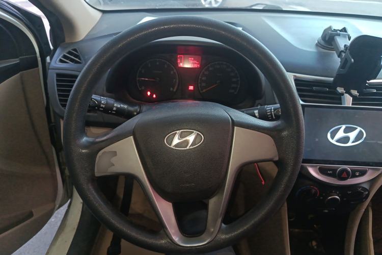 Used Hyundai Verna (older generation) 2014 1.4L Manual Smart GLS Trim Steering Wheel