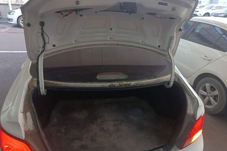 Used Hyundai Verna (older generation) 2014 1.4L Manual Smart GLS Trim Trunk