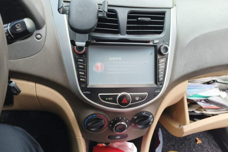 Used Hyundai Verna (older generation) 2010 Sedan 1.4L Manual Comfort GS Audio And AC Panel