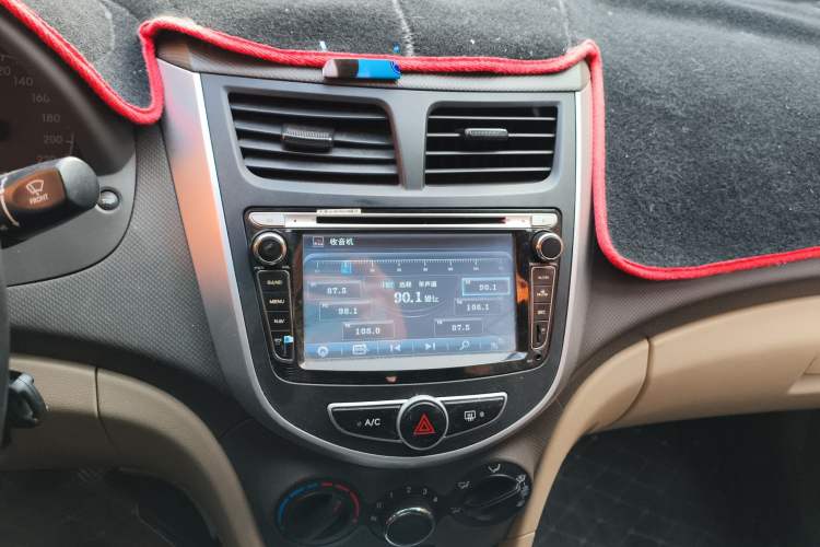 Used Hyundai Verna (older generation) 2010 Sedan 1.4L Manual Standard GL Model Audio And AC Panel