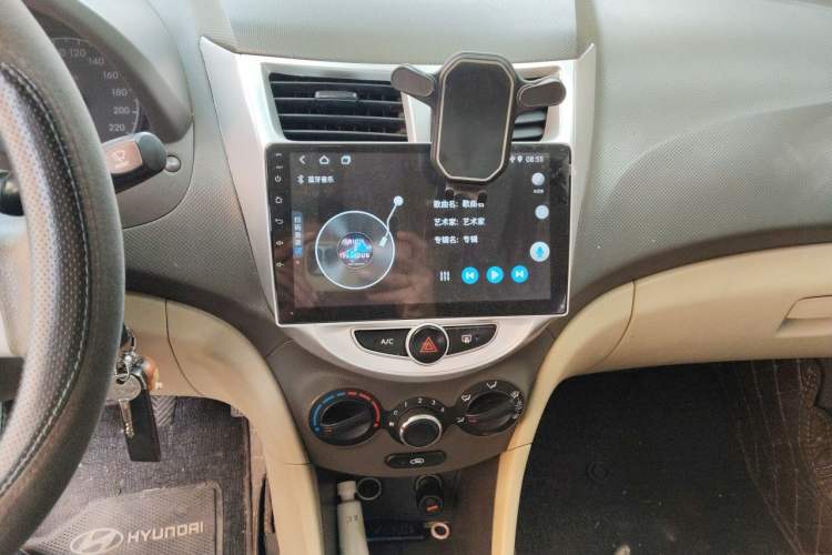 Used Hyundai Verna (older generation) 2010 Sedan 1.4L Manual Standard GL Model Audio And AC Panel