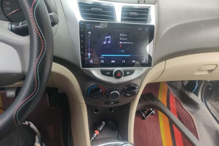 Used Hyundai Verna (older generation) 2010 Sedan 1.4L Manual Comfort GS Audio And AC Panel