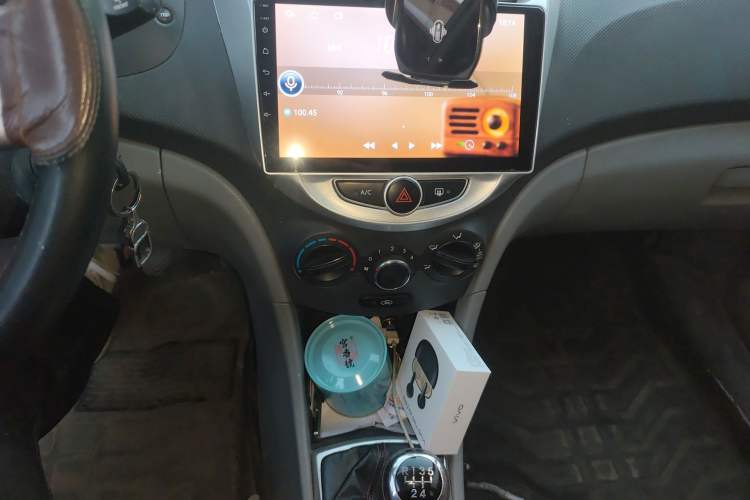 Used Hyundai Verna (older generation) 2010 Sedan 1.4L Manual Comfort GS Audio And AC Panel