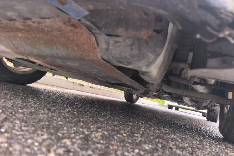 Used Hyundai Verna (older generation) 2010 Sedan 1.4L Manual Comfort GS Chassis Front Left