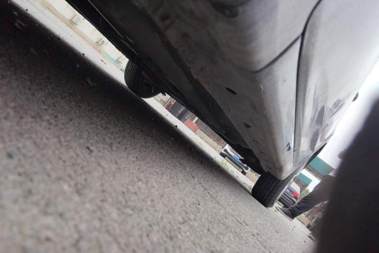 Used Hyundai Verna (older generation) 2010 Sedan 1.4L Manual Comfort GS Chassis Front Left