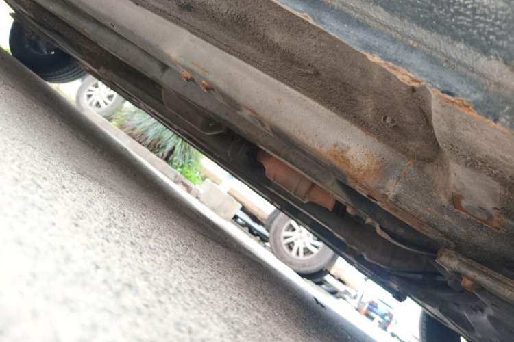 Used Hyundai Verna (older generation) 2010 Sedan 1.4L Manual Comfort GS Chassis Front Right