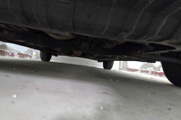 Used Hyundai Verna (older generation) 2010 Sedan 1.4L Manual Comfort GS Chassis Front