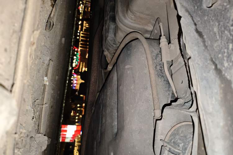 Used Hyundai Verna (older generation) 2010 Sedan 1.4L Manual Comfort GS Chassis Rear Left