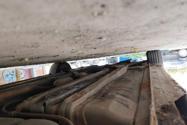 Used Hyundai Verna (older generation) 2010 Sedan 1.4L Manual Standard GL Model Chassis Rear Left