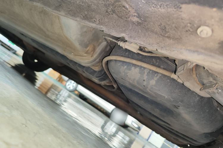Used Hyundai Verna (older generation) 2010 Sedan 1.4L Manual Comfort GS Chassis Rear Left