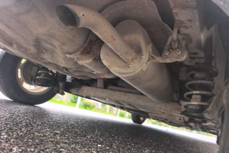 Used Hyundai Verna (older generation) 2010 Sedan 1.4L Manual Comfort GS Chassis Rear Right