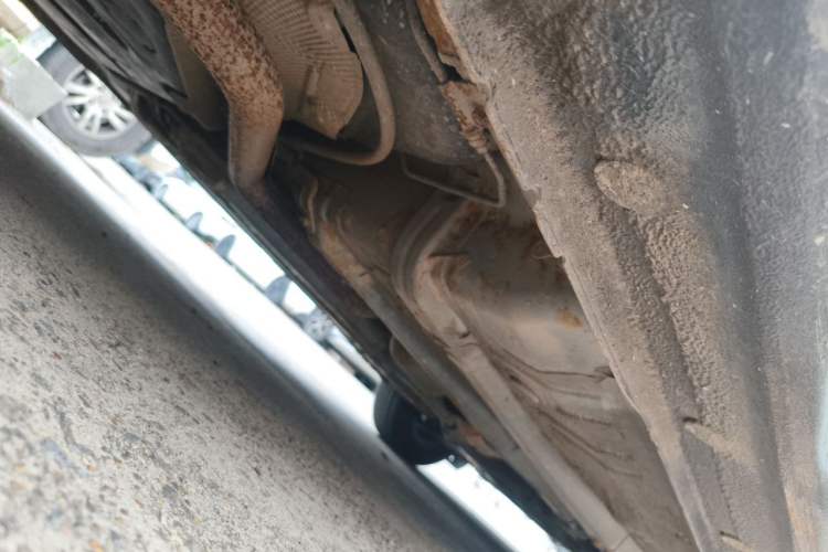 Used Hyundai Verna (older generation) 2010 Sedan 1.4L Manual Comfort GS Chassis Rear Right