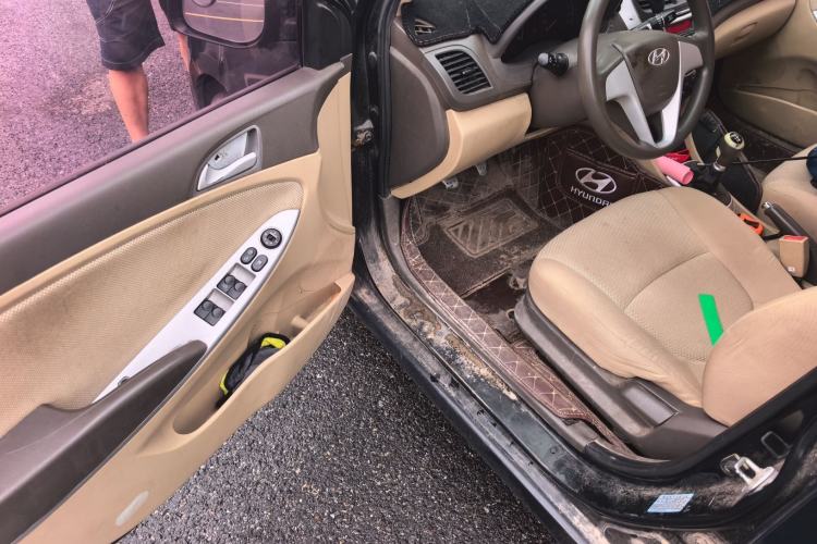 Used Hyundai Verna (older generation) 2010 Sedan 1.4L Manual Comfort GS Driver Seat