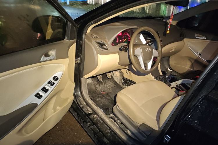 Used Hyundai Verna (older generation) 2010 Sedan 1.4L Manual Comfort GS Driver Seat
