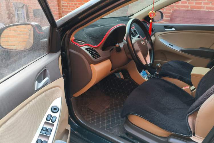 Used Hyundai Verna (older generation) 2010 Sedan 1.4L Manual Standard GL Model Driver Seat