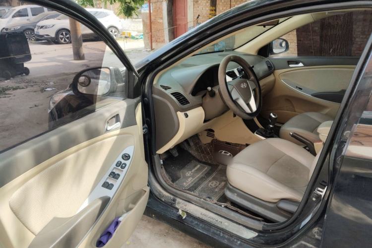 Used Hyundai Verna (older generation) 2010 Sedan 1.4L Manual Standard GL Model Driver Seat