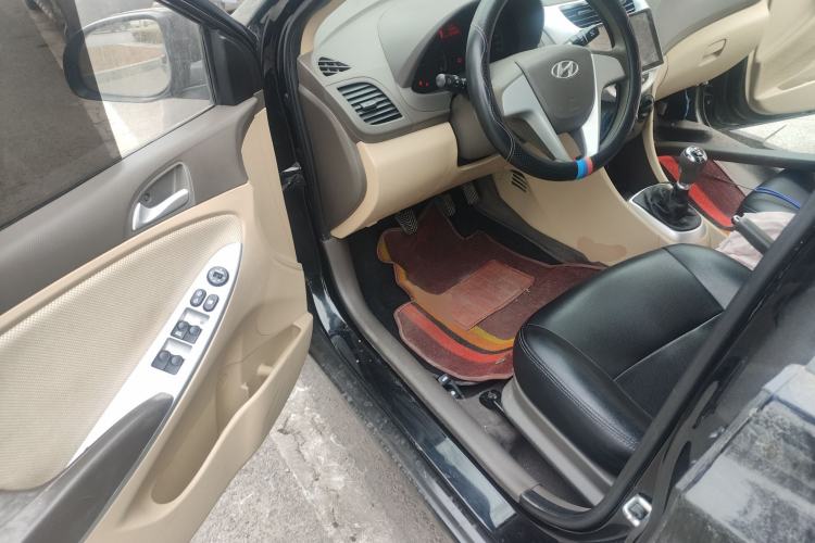 Used Hyundai Verna (older generation) 2010 Sedan 1.4L Manual Comfort GS Driver Seat