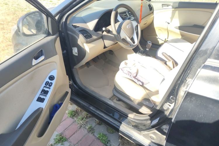 Used Hyundai Verna (older generation) 2010 Sedan 1.4L Manual Comfort GS Driver Seat