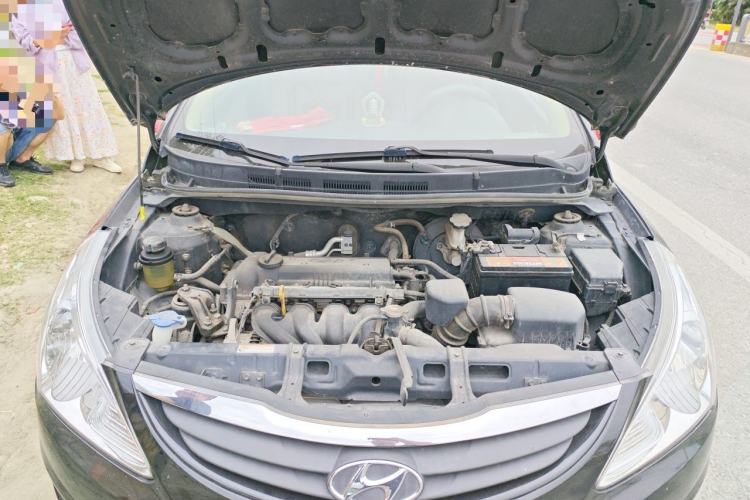Used Hyundai Verna (older generation) 2010 Sedan 1.4L Manual Comfort GS Engine Bay