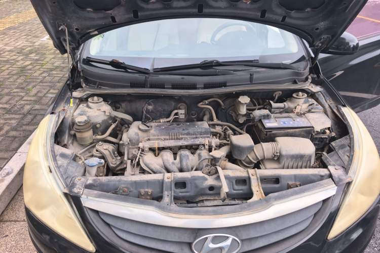 Used Hyundai Verna (older generation) 2010 Sedan 1.4L Manual Comfort GS Engine Bay