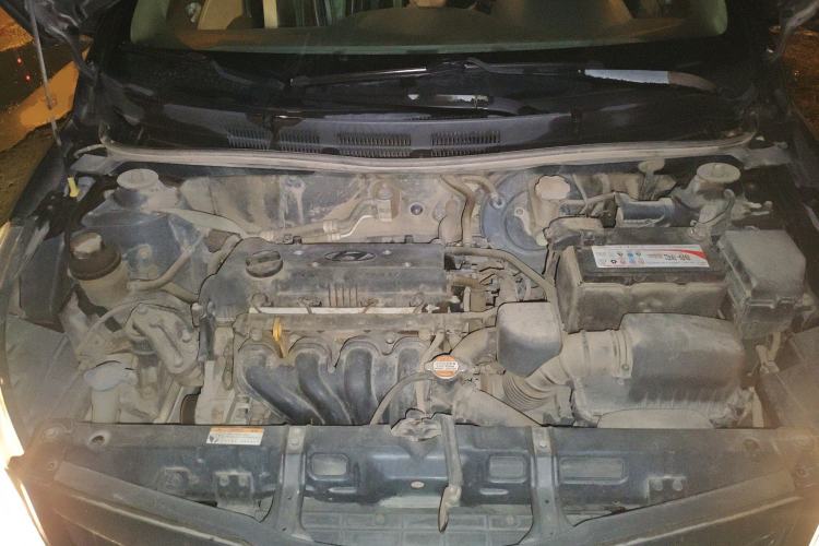 Used Hyundai Verna (older generation) 2010 Sedan 1.4L Manual Comfort GS Engine Bay