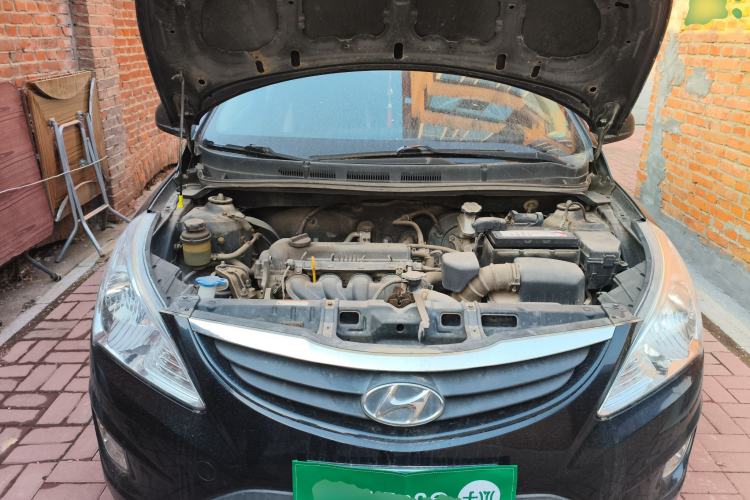 Used Hyundai Verna (older generation) 2010 Sedan 1.4L Manual Standard GL Model Engine Bay