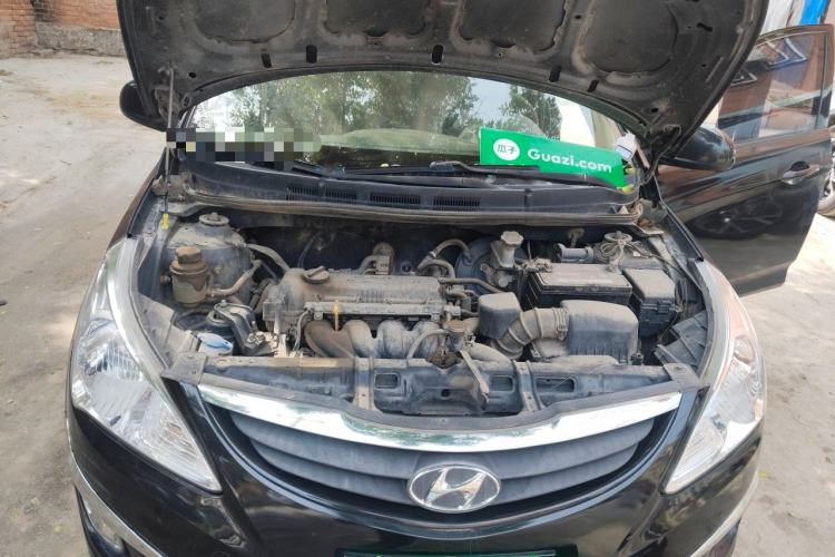 Used Hyundai Verna (older generation) 2010 Sedan 1.4L Manual Standard GL Model Engine Bay