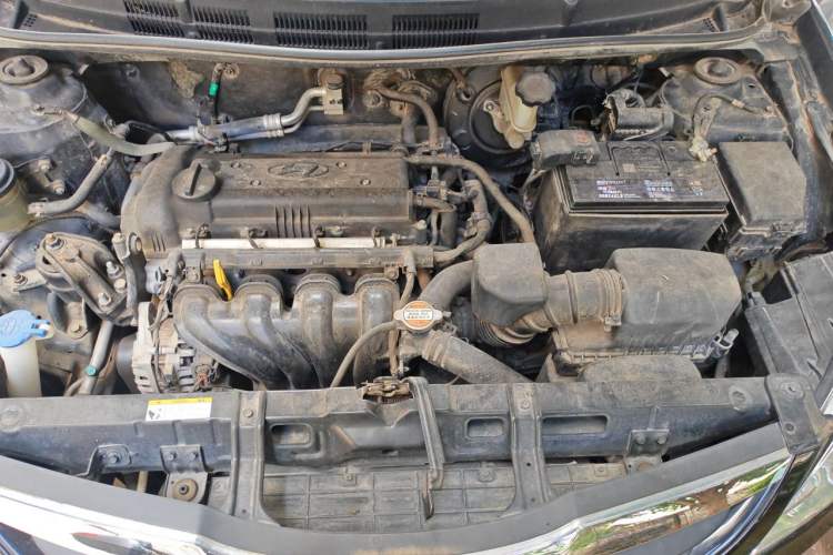 Used Hyundai Verna (older generation) 2010 Sedan 1.4L Manual Comfort GS Engine Bay