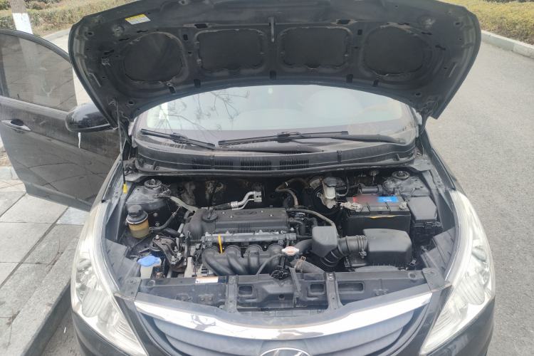 Used Hyundai Verna (older generation) 2010 Sedan 1.4L Manual Comfort GS Engine Bay