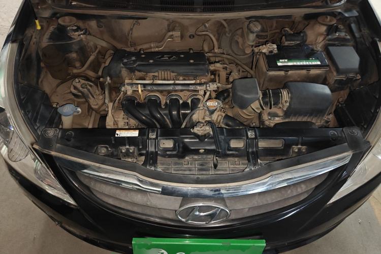 Used Hyundai Verna (older generation) 2010 Sedan 1.4L Manual Comfort GS Engine Bay