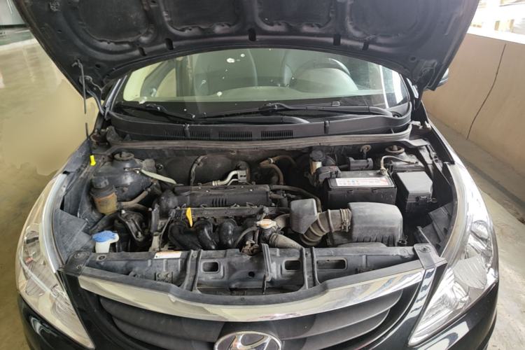 Used Hyundai Verna (older generation) 2010 Sedan 1.4L Manual Comfort GS Engine Bay