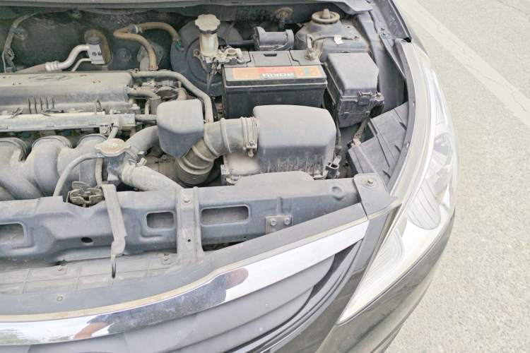 Used Hyundai Verna (older generation) 2010 Sedan 1.4L Manual Comfort GS Engine Bay Left